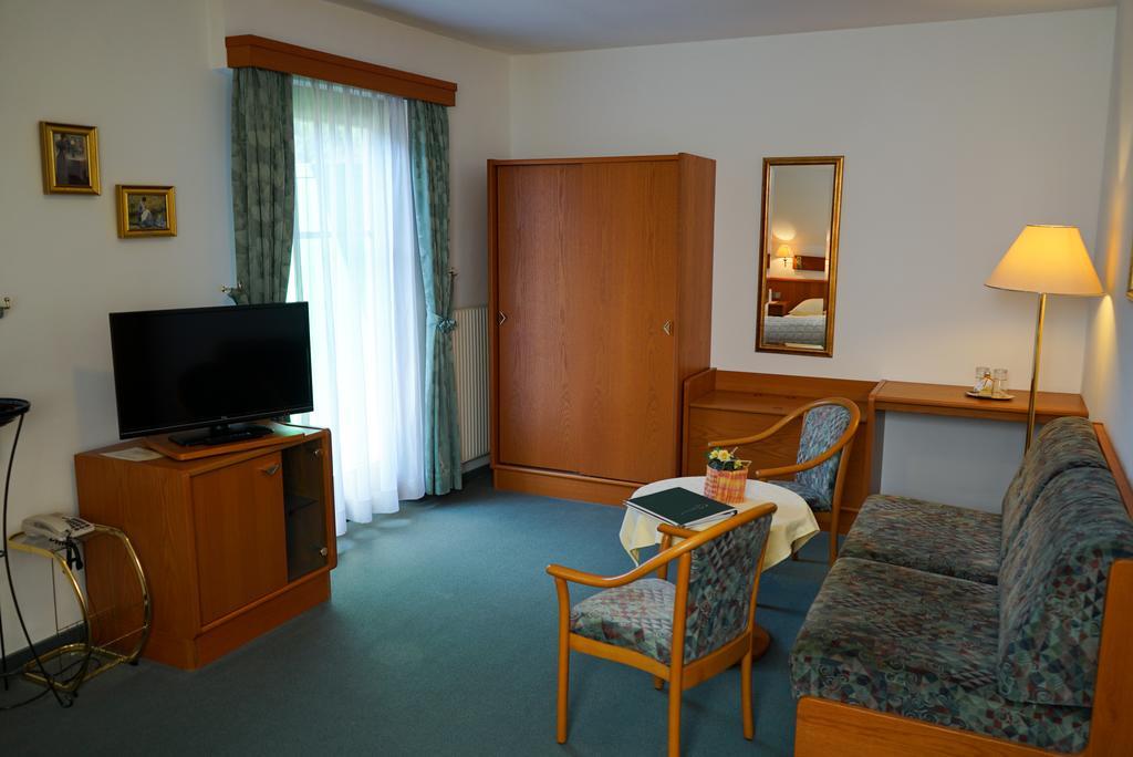 Pension Besser Bad Eisenkappel Bagian luar foto